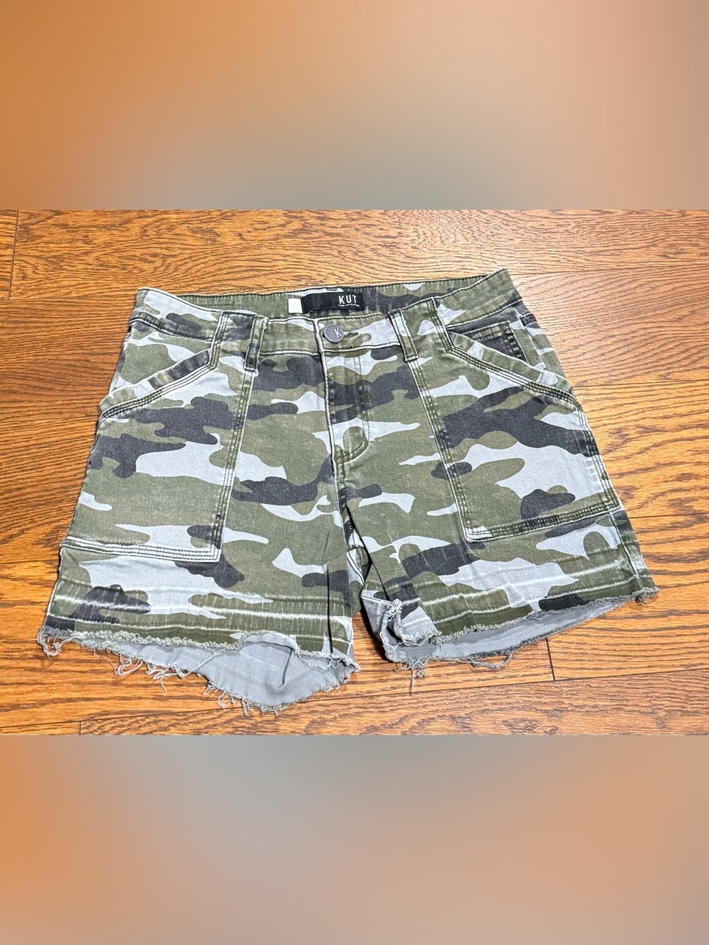 Kut From The Kloth Women’s Distressed Camouflage Alice Utility Short Size 6